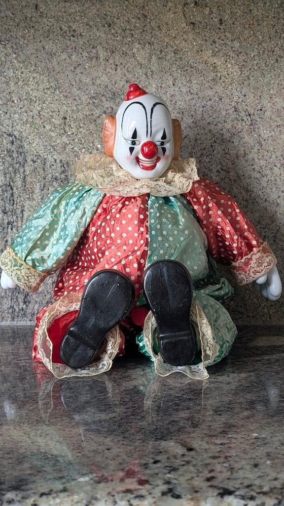 Beeld, Clown beeld met muziekdoos Porselein, / satijn, Ophalen, Zo goed als nieuw, Mens
