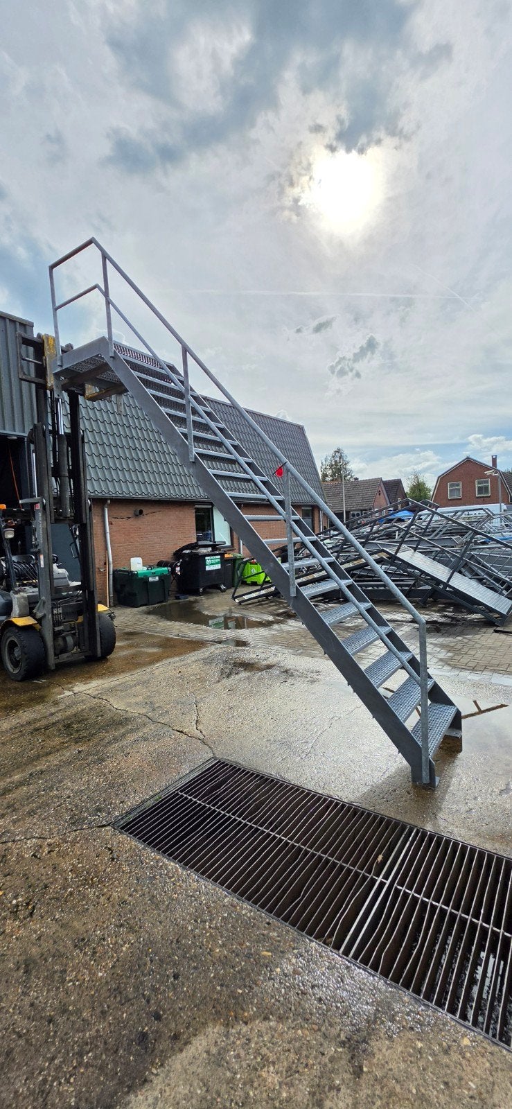 stalen trap met bordes gegalv hoog 3.6mtr nor136, Ophalen of Verzenden, 2 tot 4 meter