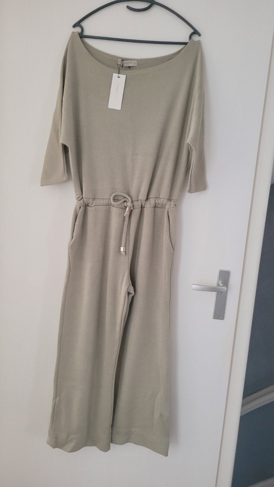 Nieuwe jumpsuit maat xs, lichtgroen, met trekkoord, Ophalen of Verzenden, Nieuw, Maat 34 (XS) of kleiner, Groen