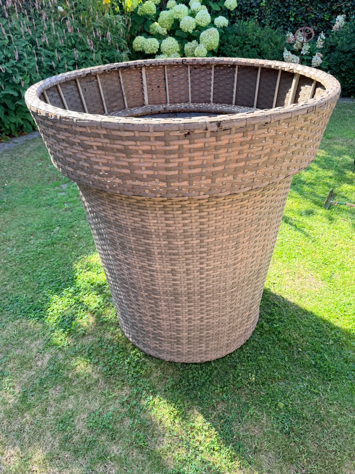Bloempot buiten gebruikt, Ophalen, Gebruikt, Rond, 60 cm of meer