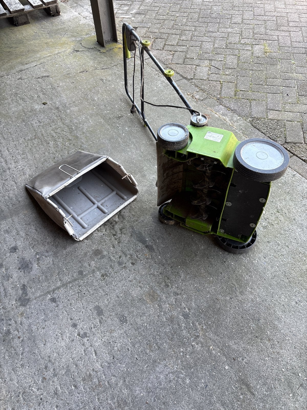 Central Park 2-in-1 Verticuteerder en Ontmosser 1300W, Ophalen, Gebruikt, Elektrisch