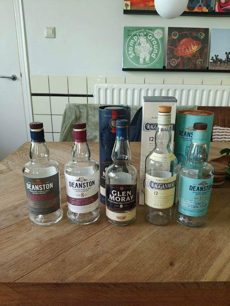 Lege whiskey flessen, Ophalen