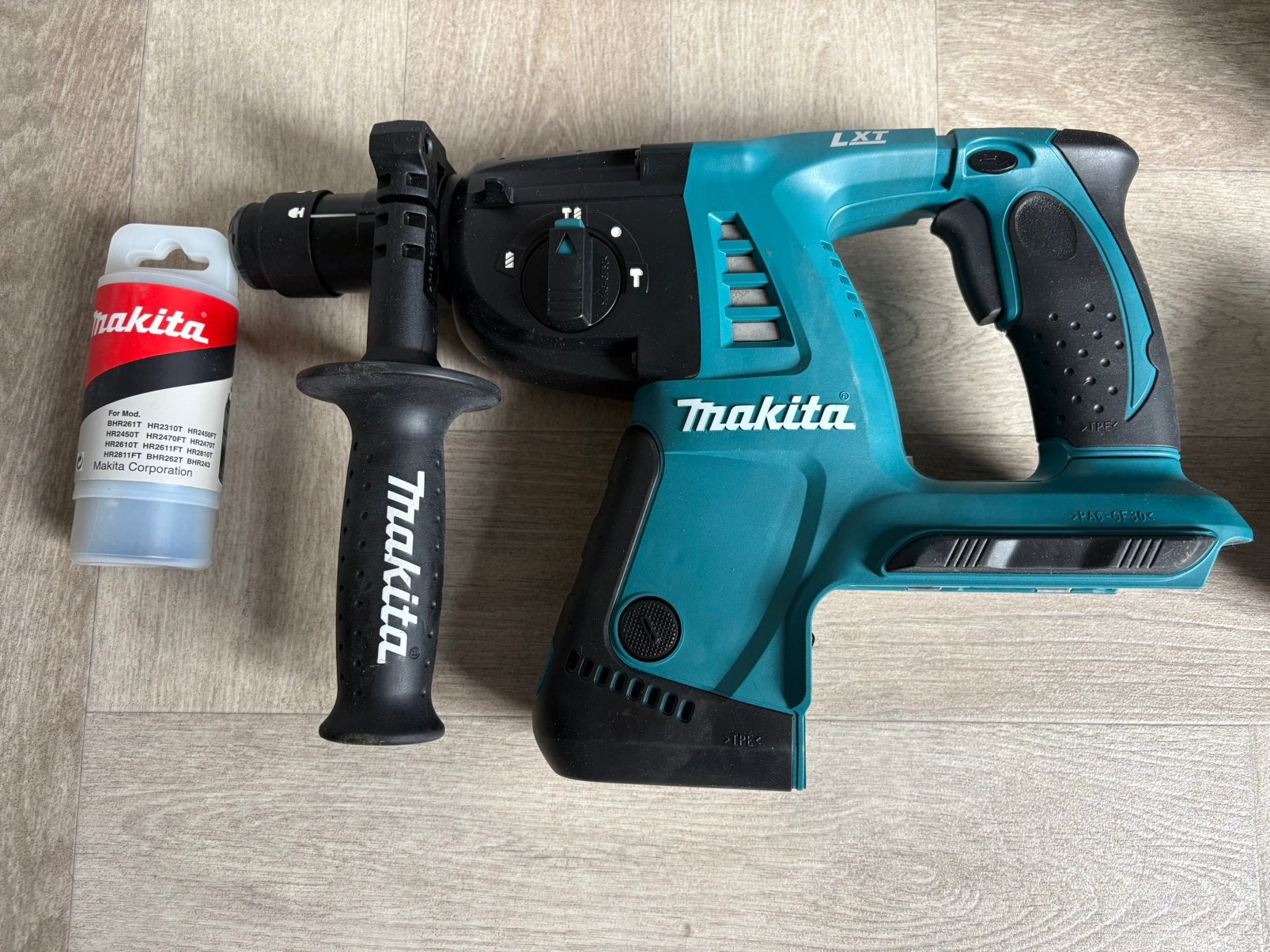 Nieuwe Makita boormachine - combihamer en adapter 36V, Ophalen of Verzenden, Zo goed als nieuw, Boormachine