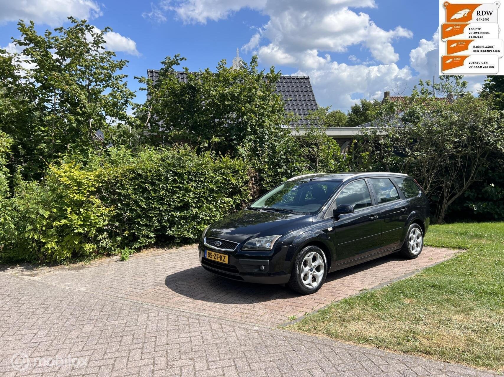 Sportieve Ford Focus Wagon 1.8-16V Futura bj 2007 nwe apk!, 125 pk, Gebruikt, 4 cilinders, Zwart