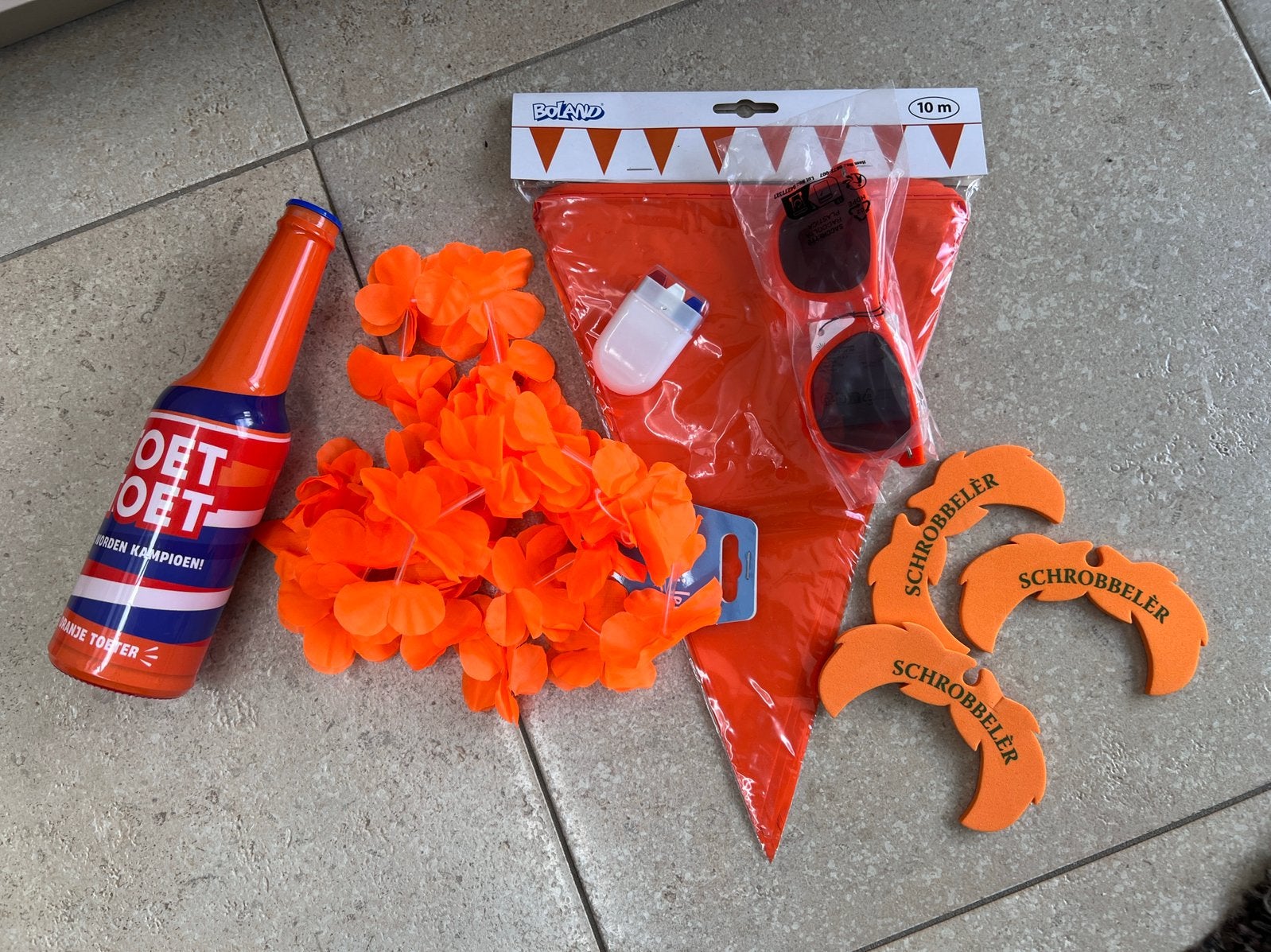 Oranje Feestpakket: Toeter, Hawaiikrans, Zonnebril, Vlaggen, Ophalen of Verzenden, Nieuw, Feestartikel, Oranje of Koningsdag
