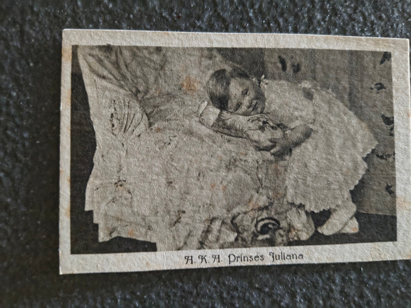 Oude foto/prent van Prinses Juliana, Verzamelen, Koninklijk Huis en Royalty, Ophalen of Verzenden, Gebruikt, Nederland, Kaart, Foto of Prent