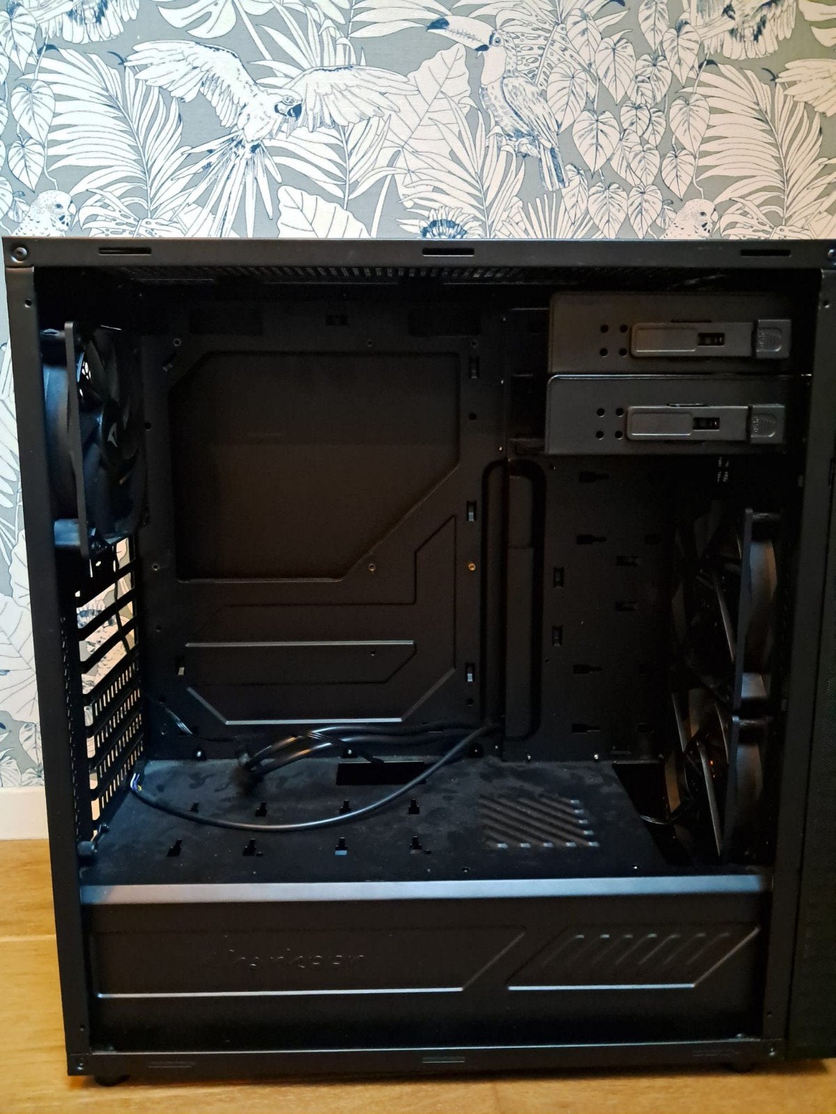 Sharkoon M25-V PC Kast - Zwart, Ophalen of Verzenden, Gebruikt
