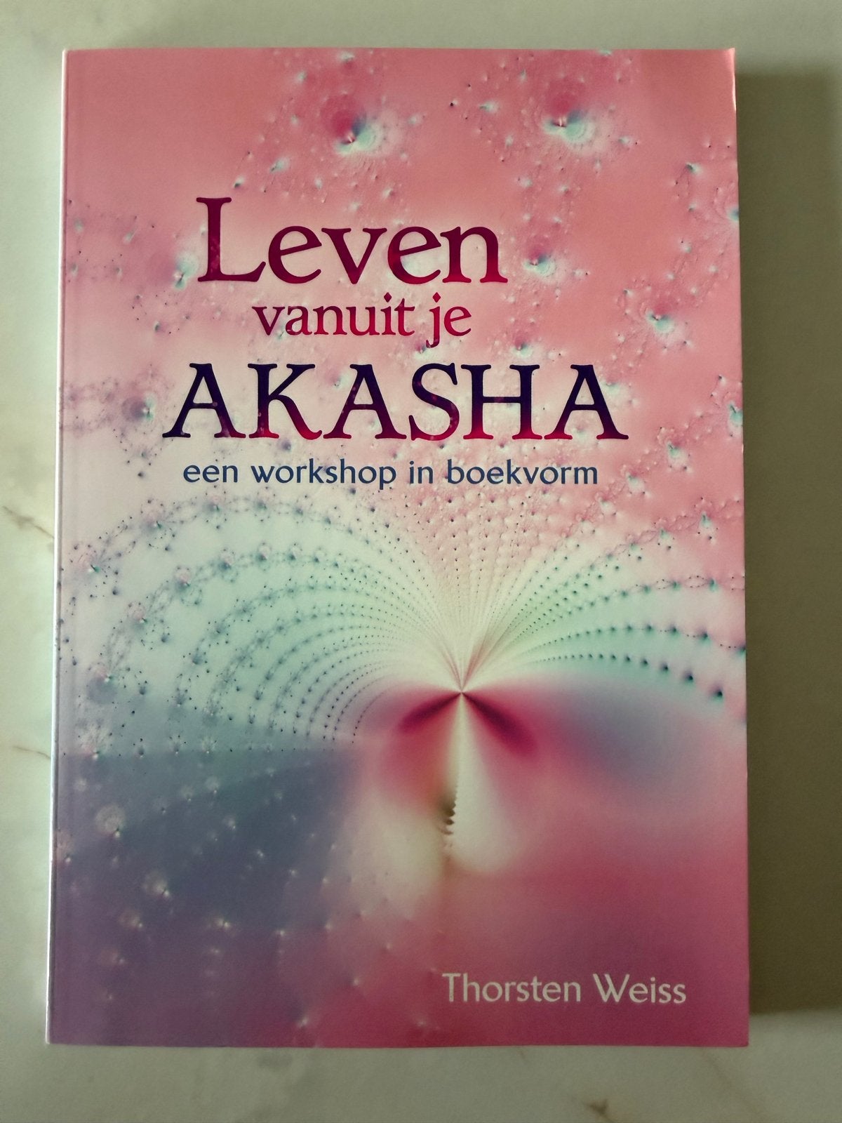 Leven vanuit je AKASHA - Thorsten Weiss (Boek), Ophalen of Verzenden, Zo goed als nieuw, Spiritualiteit algemeen, Instructieboek