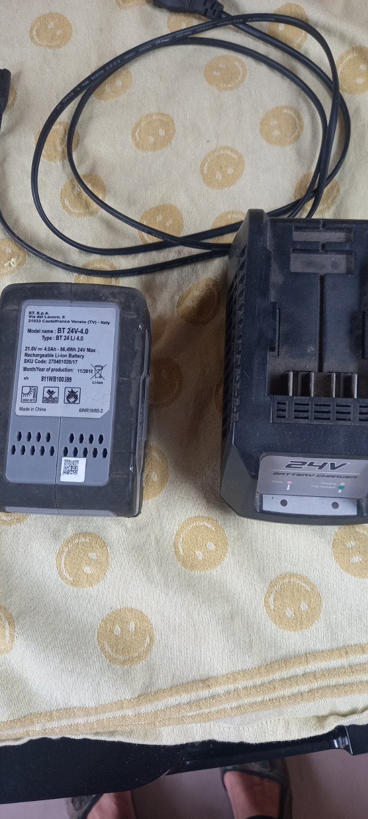 24V batterij met oplader (4.0 Ah), Tuin en Terras, Ophalen, Zo goed als nieuw, Accu, .......