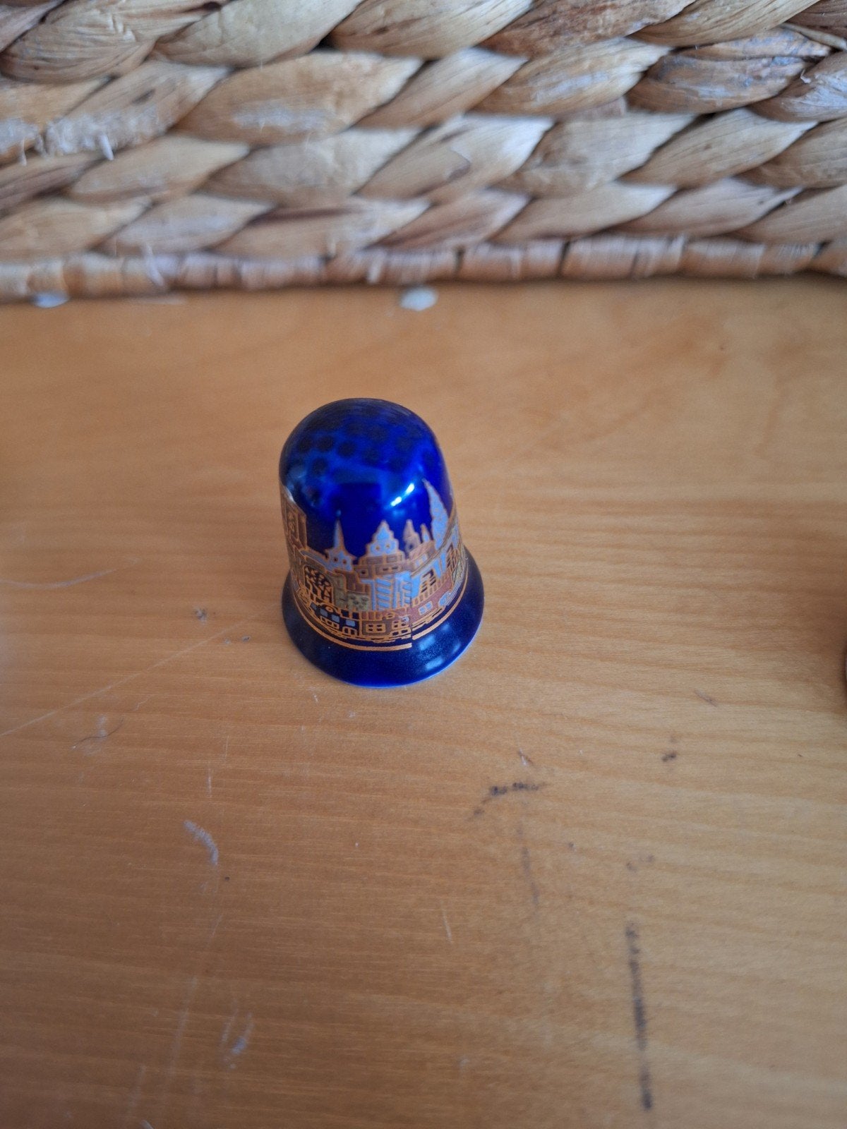 Blauwe vingerhoed met gouden details, Ophalen of Verzenden, Zo goed als nieuw
