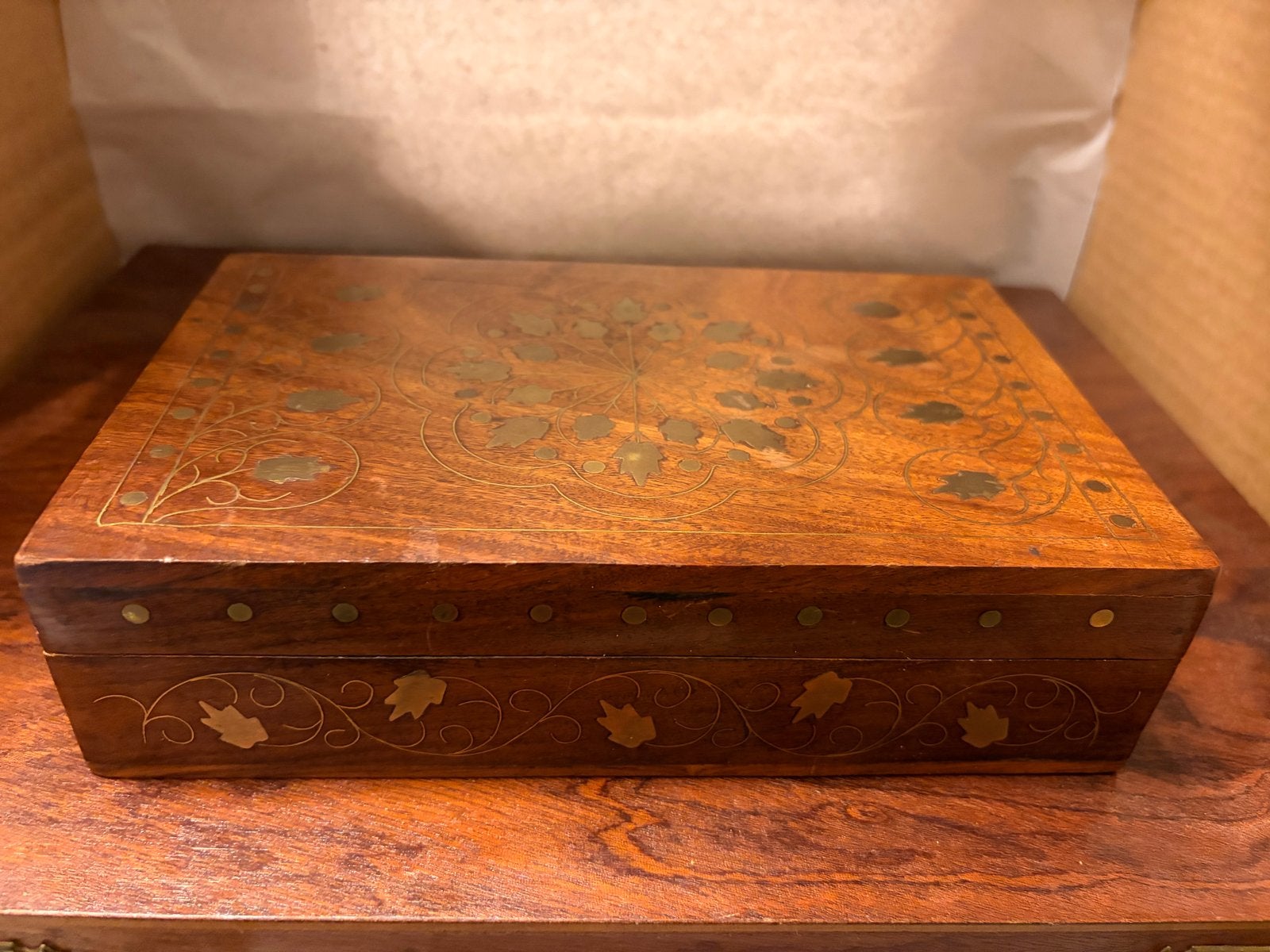 Decoratieve houten doos met messing inlegwerk, Ophalen of Verzenden