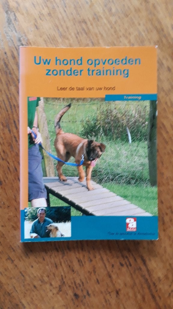 Over Dieren informatieboek Uw hond opvoeden zonder training, Ophalen of Verzenden, Nieuw, Honden