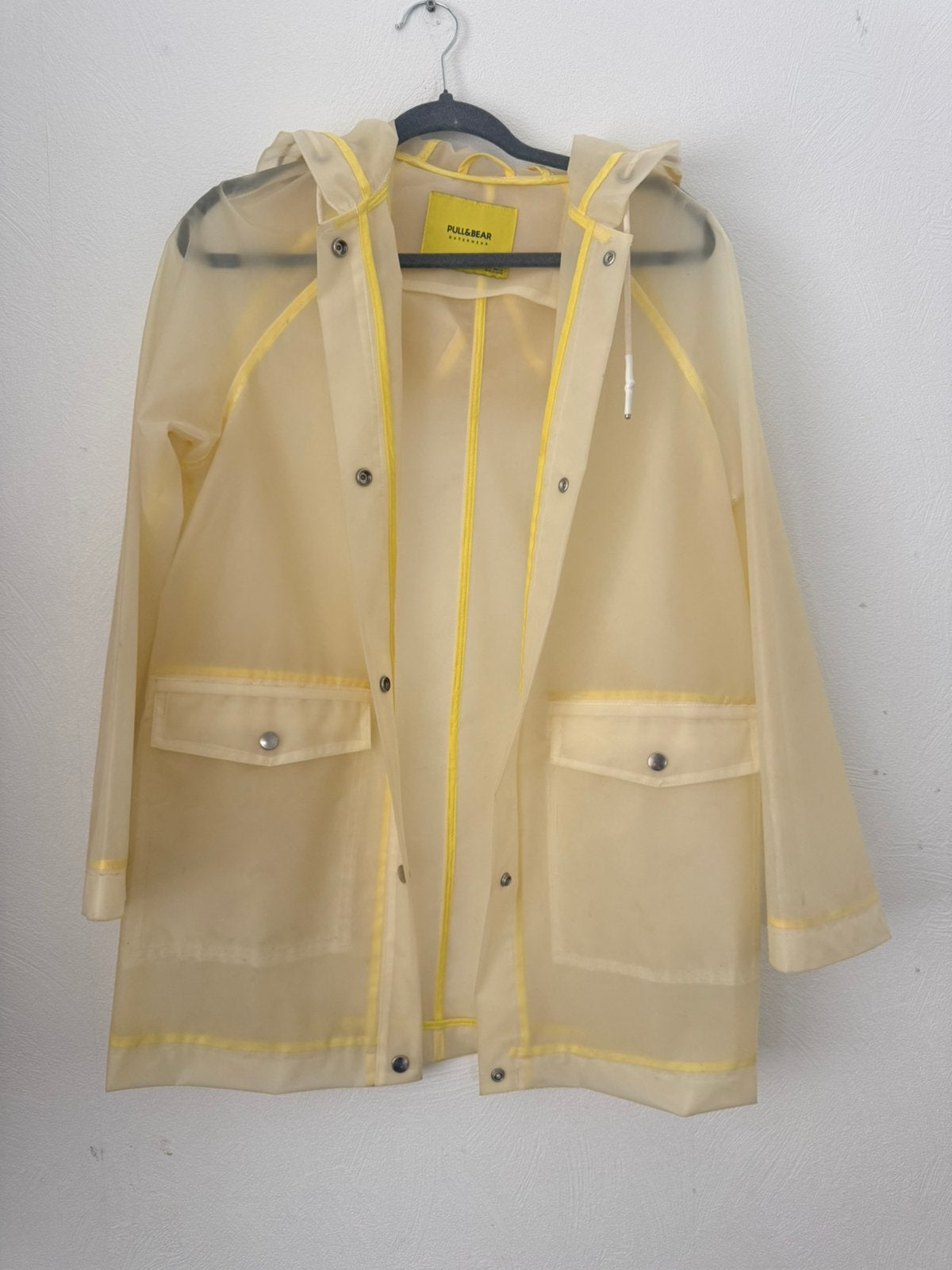 Gele Pull&Bear regenjas, gebruikt, met lichte gebruikssporen, Ophalen of Verzenden, Gedragen, Geel