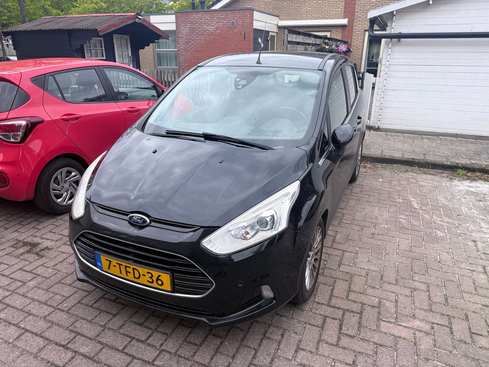 Ford B-Max 1.0 Ecoboost 74KW/100PK 2014 Zwart, Auto's, Voorwielaandrijving, 750 kg, 100 pk, Zwart