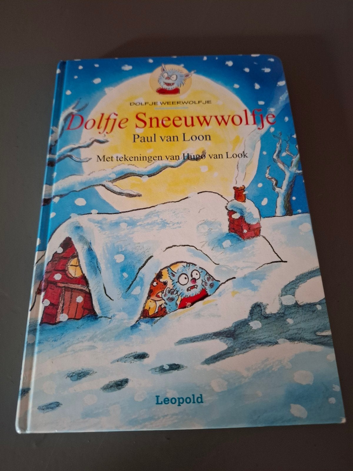 Dolfje Weerwolfje: Sneeuwwolfje - Paul van Loon, Boeken, Ophalen of Verzenden, Zo goed als nieuw, Paul van Loon, Fictie algemeen