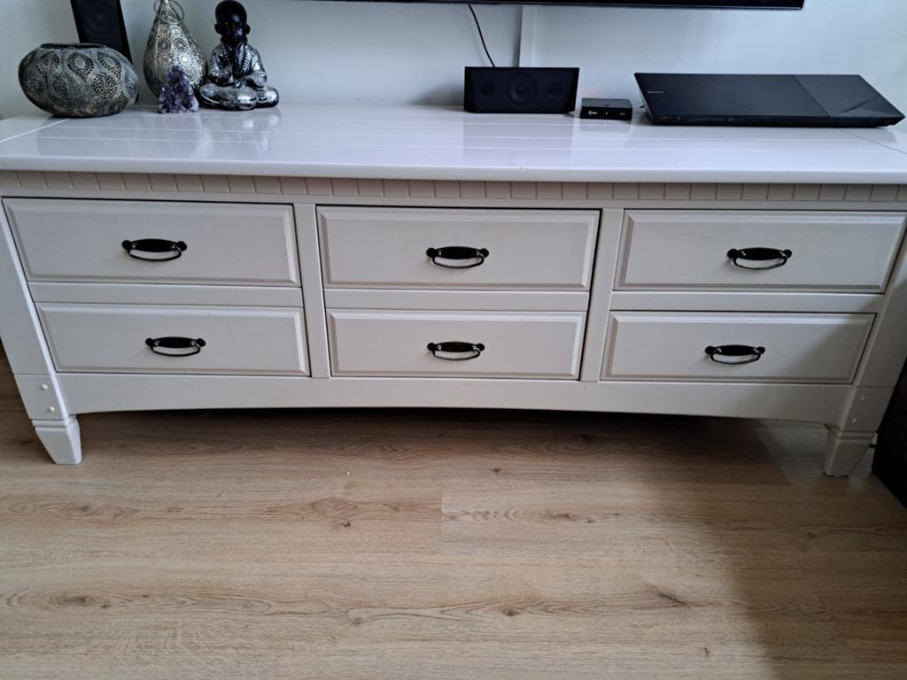 Wit landelijk dressoir/ tv kast, Huis en Inrichting, Kasten | Dressoirs, Ophalen, 150 tot 200 cm, Zo goed als nieuw, Met klep(pen)