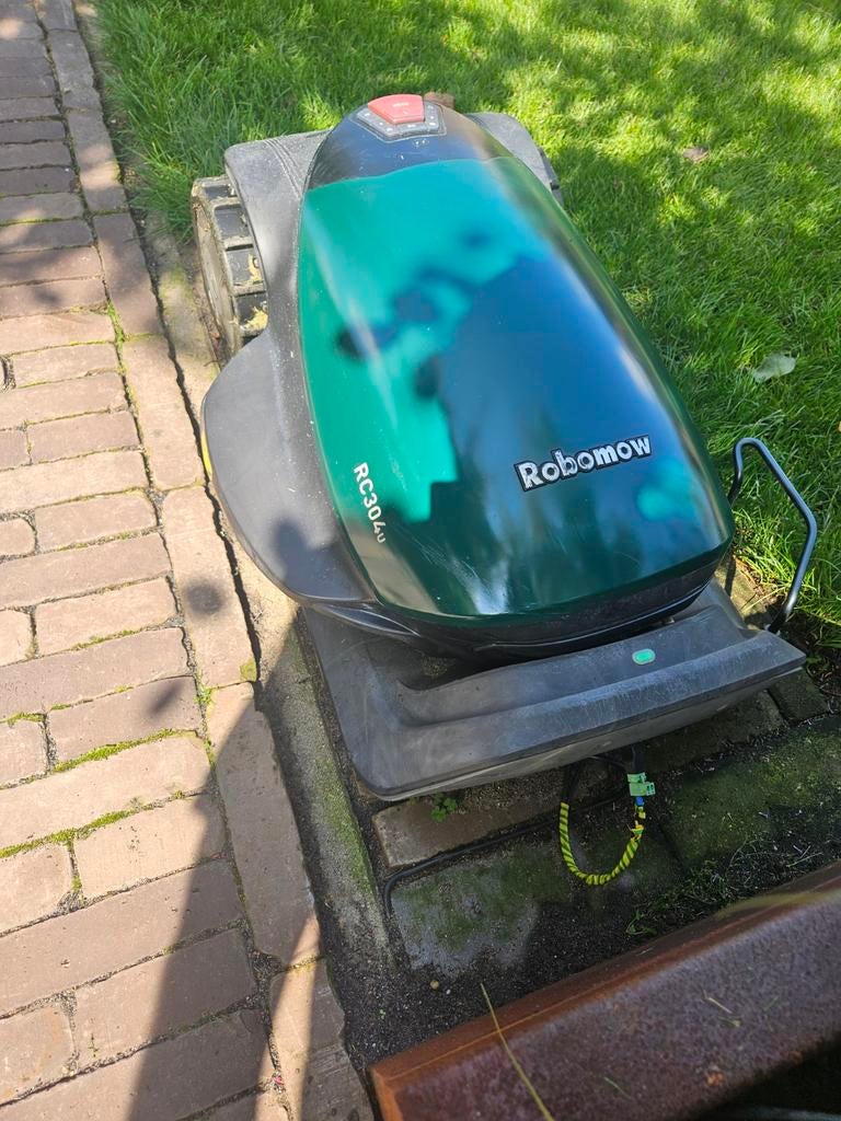 Robomow RC304 Robotmaaier - Perfect voor kleine tuinen, Ophalen, Gebruikt, Robomow, Bestuurbaar via app