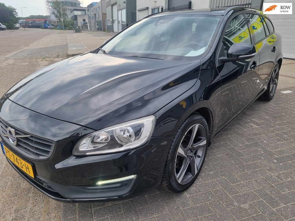 Volvo V60 2.0 D3 Summum, Gebruikt, Euro 6, 4 cilinders, Zwart