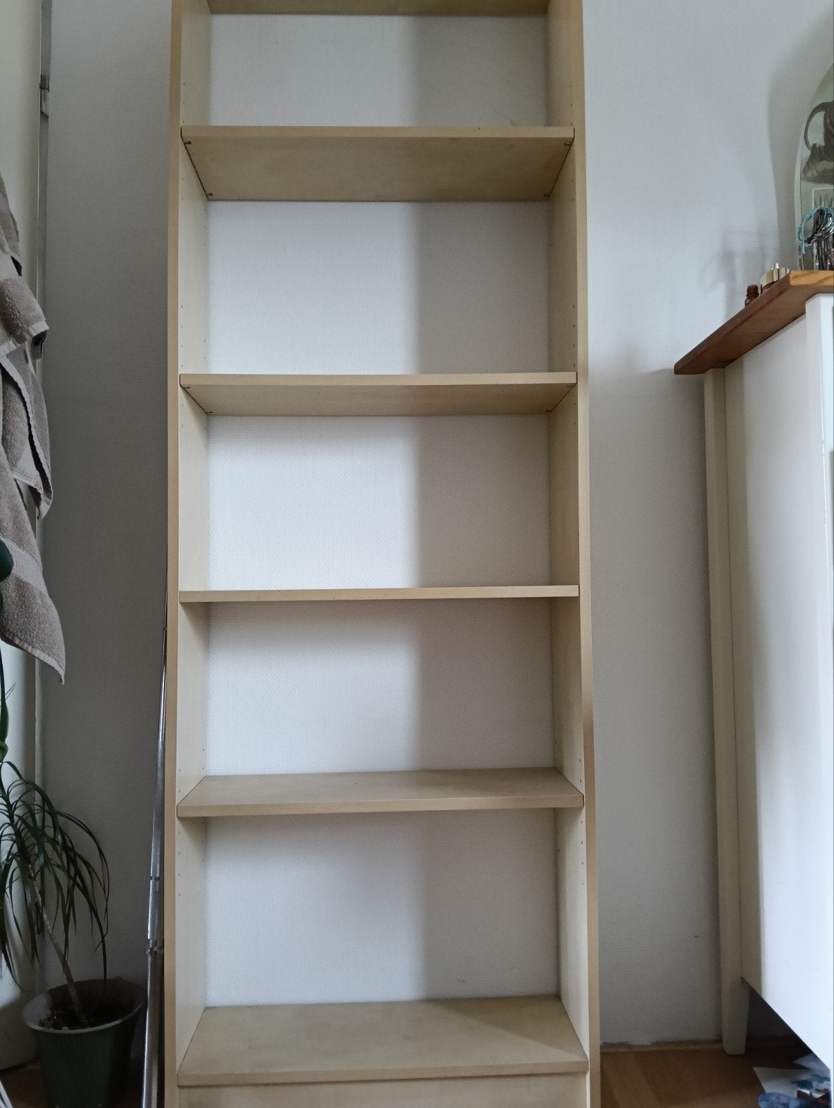Boekenkast 24x67x194cm - Eenvoudig te monteren/demonteren, Met plank(en), Gebruikt, Minder dan 25 cm, 150 tot 200 cm