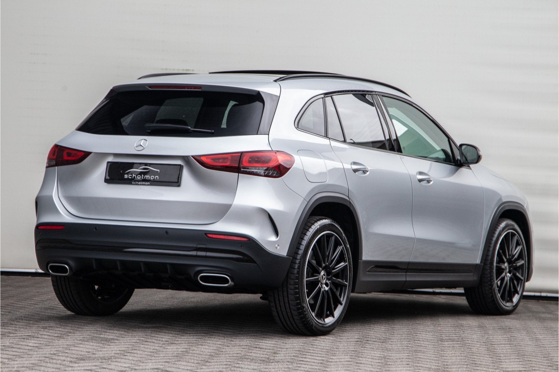 Mercedes-Benz GLA 250 e AMG Line, Pano, Widescreen, Nightpak, 77 km/l, Gebruikt, Zwart, Bedrijf
