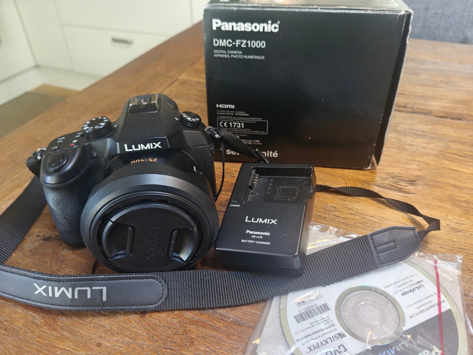 Panasonic Lumix DMC-FZ1000 4K Bridgecamera, Beeldstabilisatie, Panasonic, Lensdop, Ophalen of Verzenden