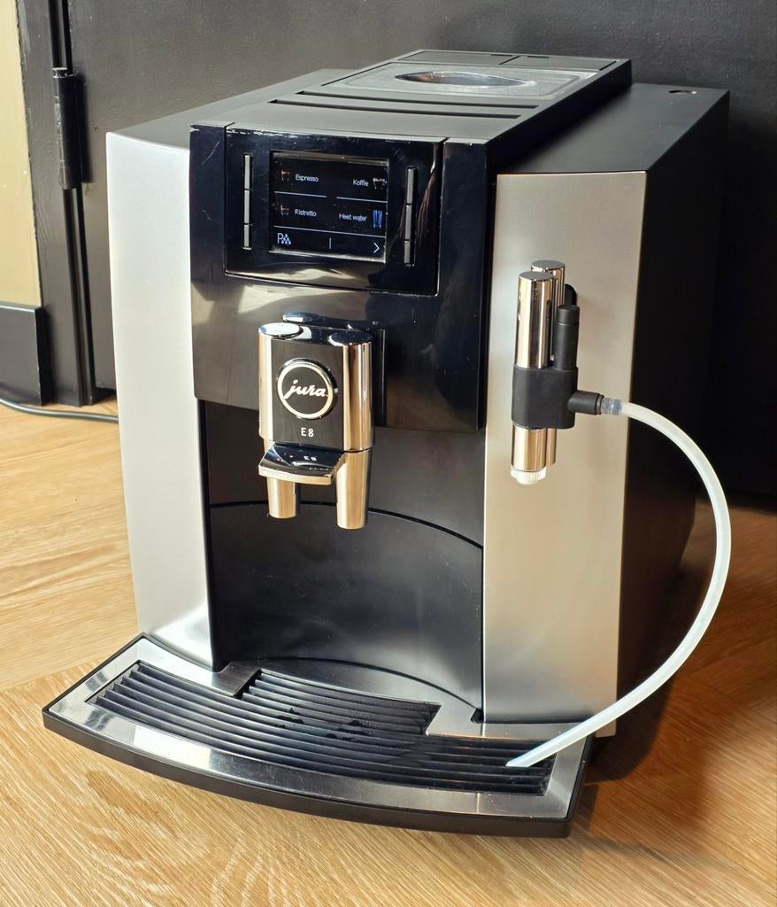 JURA E8 Platin - refurbished - 6 maanden garantie, Ophalen of Verzenden, 2 tot 4 kopjes, Afneembaar waterreservoir, Gemalen koffie