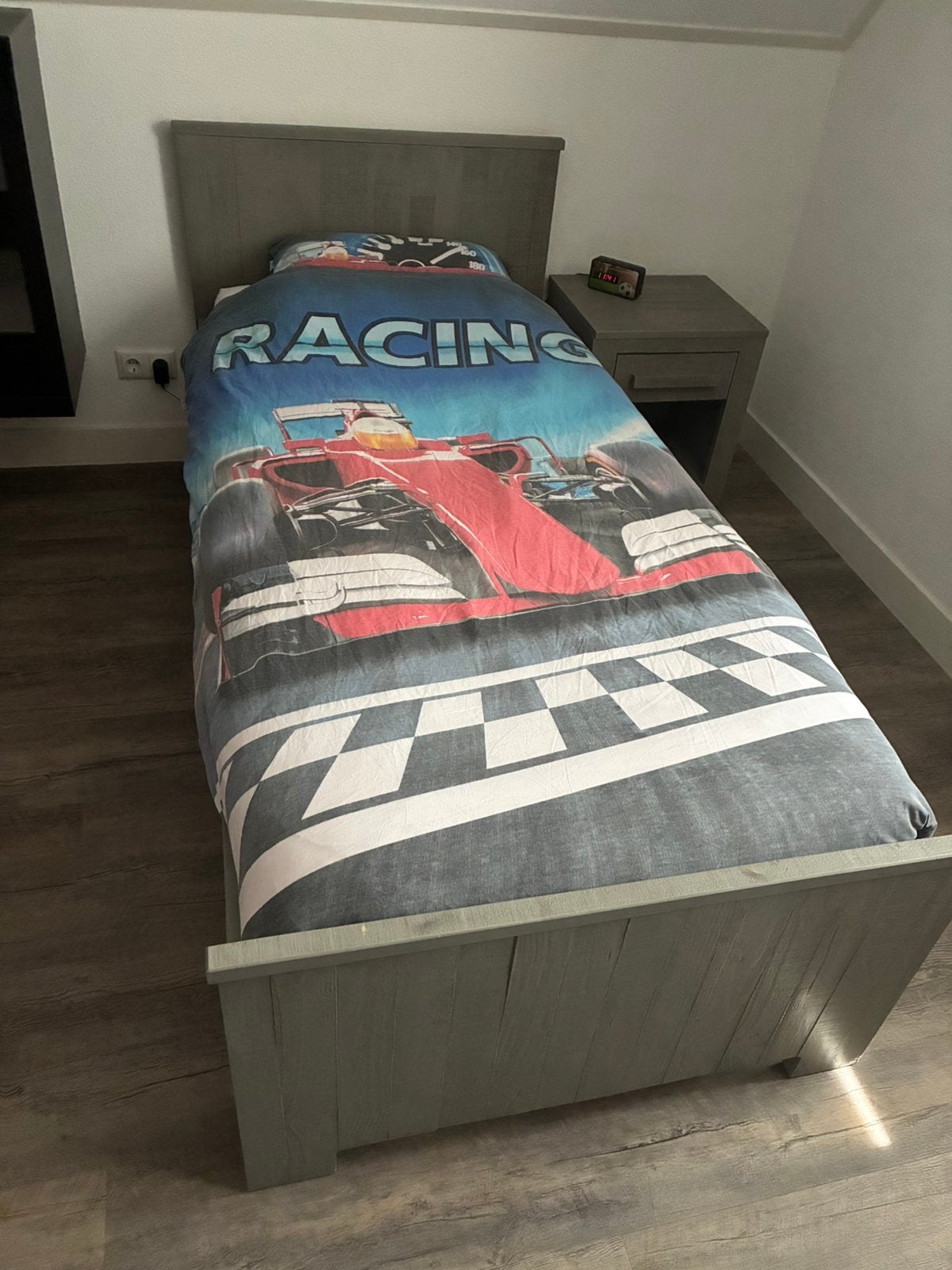 Bed met kast en nachtkastje, Huis en Inrichting, Ophalen