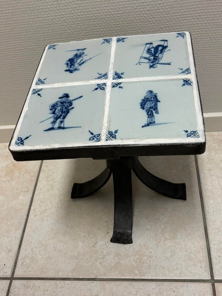 Antiek tafeltje met ingelegde Delfts blauwe tegels, Antiek en Kunst, Ophalen of Verzenden