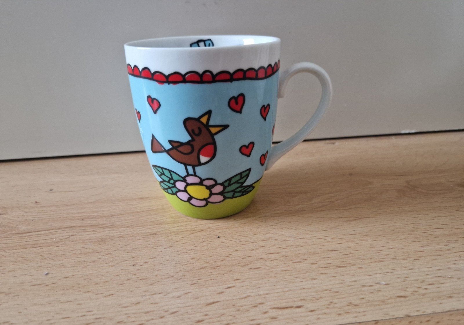 mok kop vogel babette harms beker kleuren hartje, Huis en Inrichting, Keuken | Servies, Ophalen of Verzenden, Zo goed als nieuw