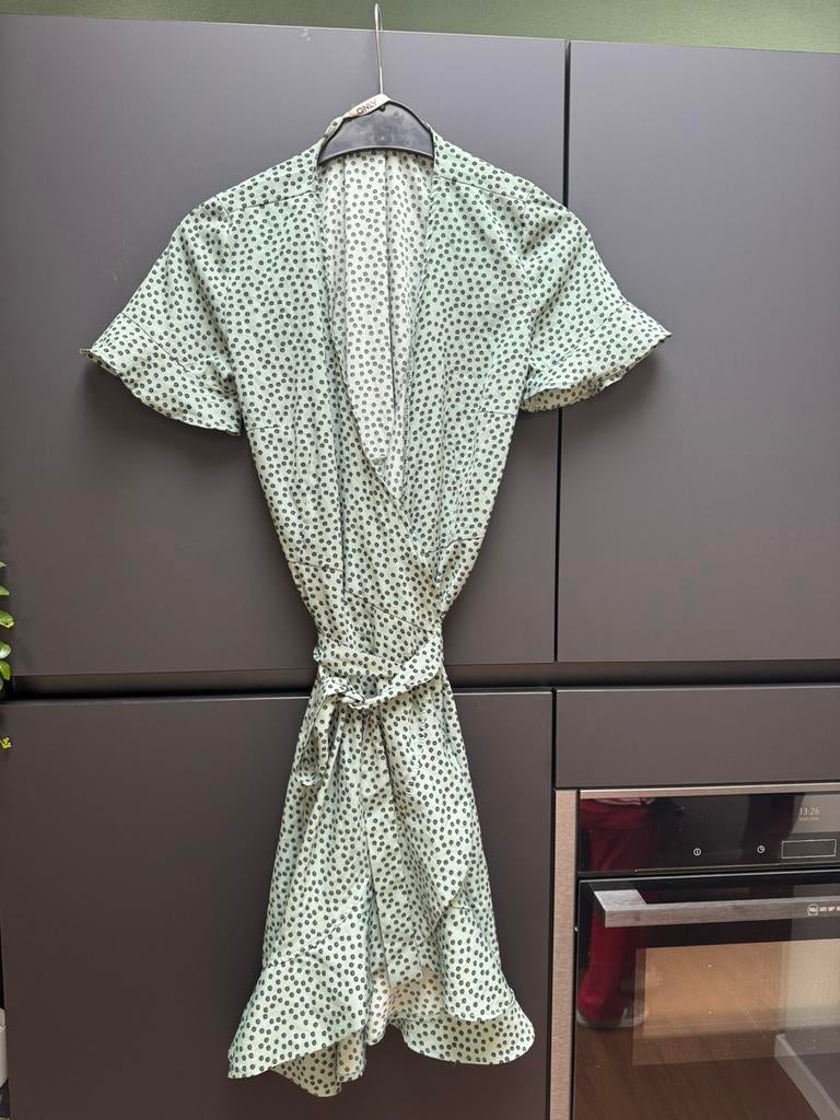 Mint groene jurk met zwarte bloemetjes, only, maat 34, Ophalen of Verzenden, Zo goed als nieuw, Maat 34 (XS) of kleiner, Boven de knie