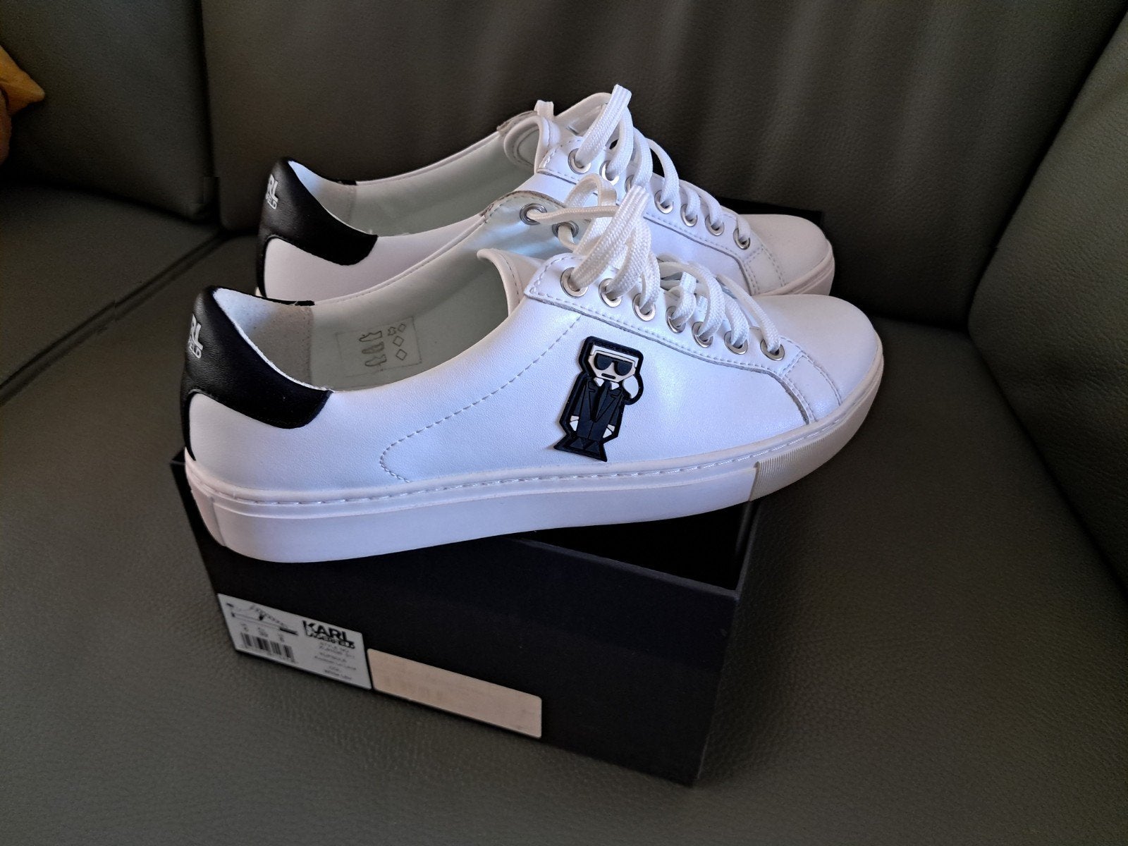 Karl Lagerfeld sneakers - EU maat 39 - Zo goed als nieuw, Kleding | Dames, Schoenen, Ophalen, Karl Lagerfeld, Wit, Sneakers of Gympen