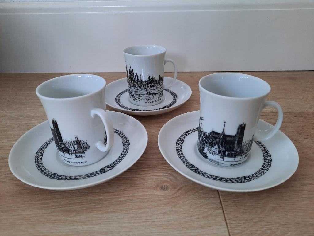 Oude kopjes en schotels Mosa Maastricht Dordrecht, Huis en Inrichting, Keuken | Servies, Gebruikt, Ophalen of Verzenden, Overige stijlen