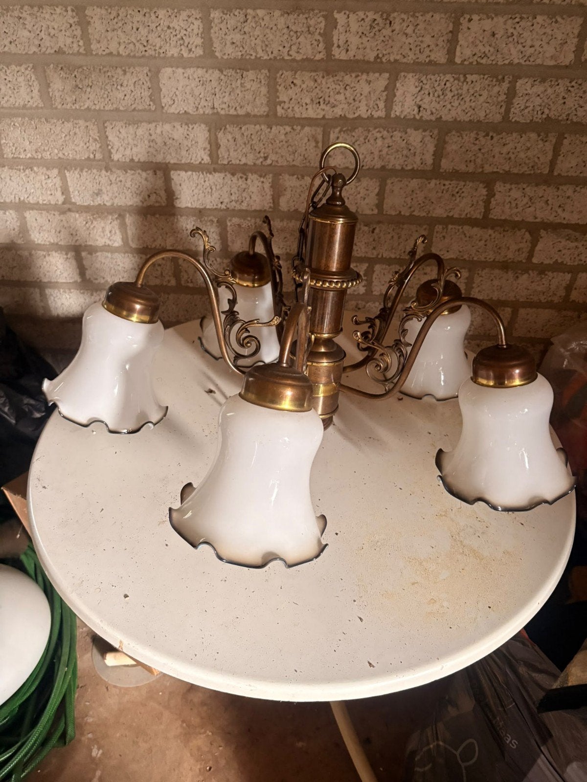 Vintage Kroonluchter met 5 Melkglazen Kappen, Antiek en Kunst, Ophalen of Verzenden