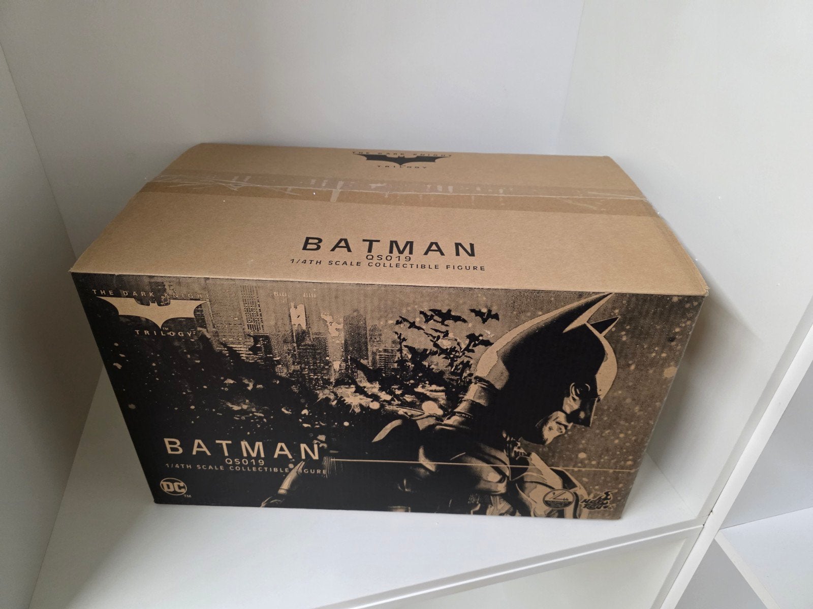 Hot toys Batman The Dark Knight 1/4 scale., Ophalen, Zo goed als nieuw, Minder dan 50 cm
