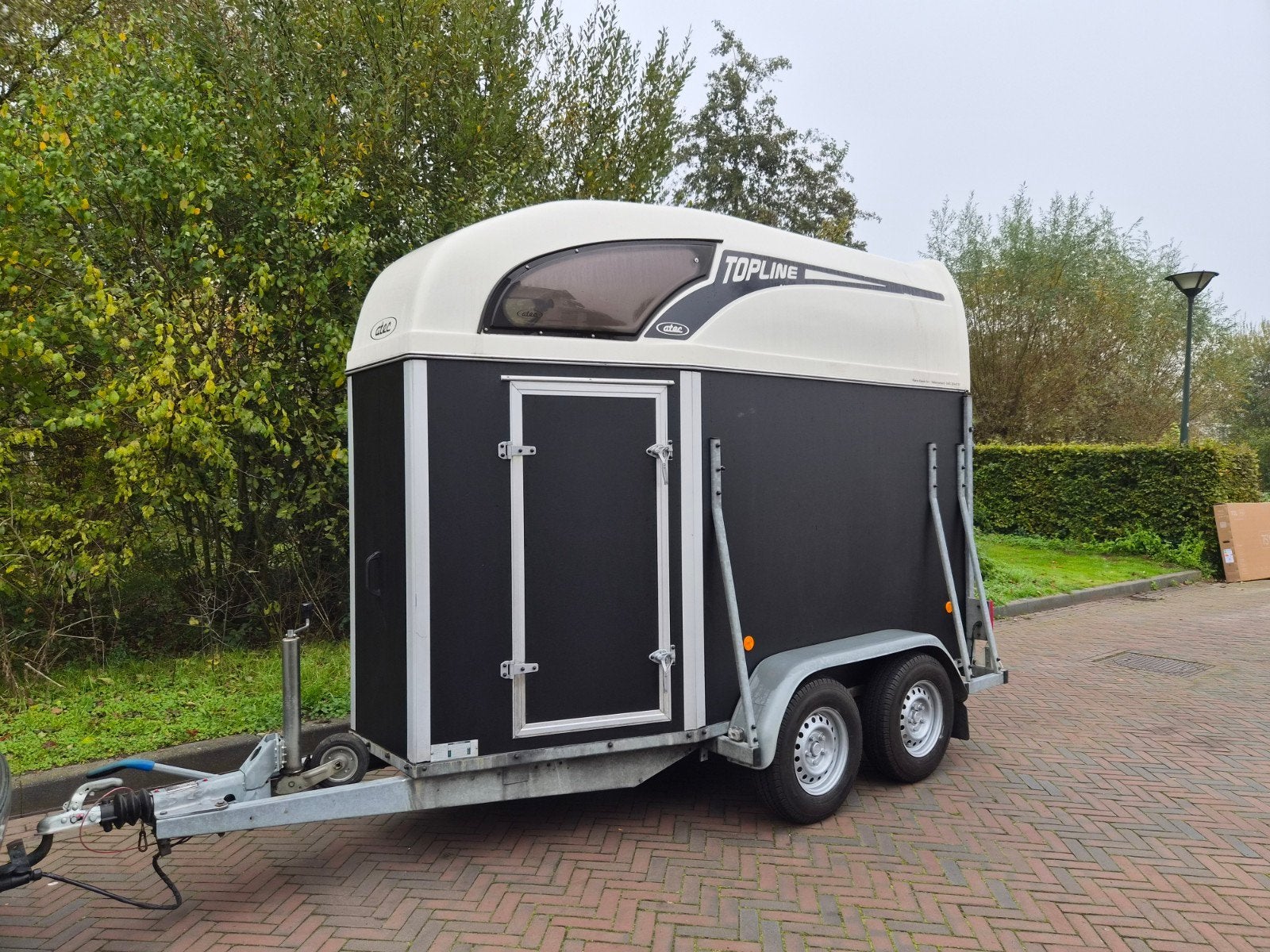 Nieuw opgebouwde Atec 1.5 paards trailer met kunststof bodem, Ophalen of Verzenden, Zo goed als nieuw, Hout, 1½-paards trailer
