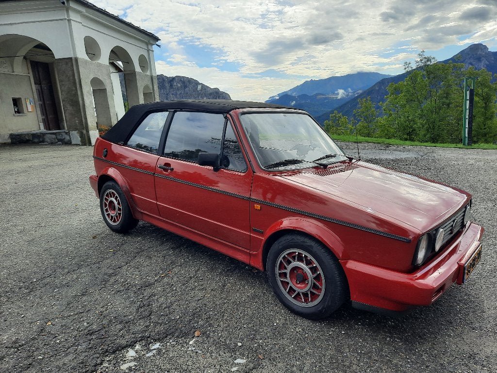Volkswagen Golf 1.8 Cabriolet 72KW U9 1993 Rood, Voorwielaandrijving, Stof, 40 €/maand, Zwart
