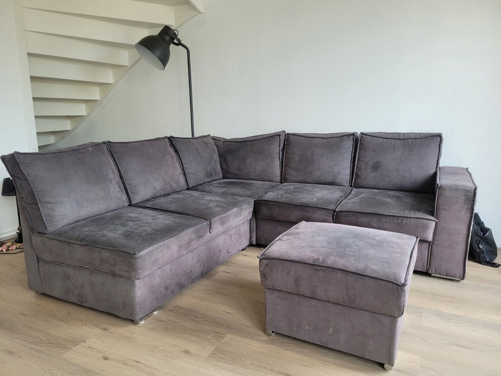 Grijze hoekbank met poef - Comfortabel en ruim, Ophalen, 250 tot 300 cm, Gebruikt, 100 tot 125 cm