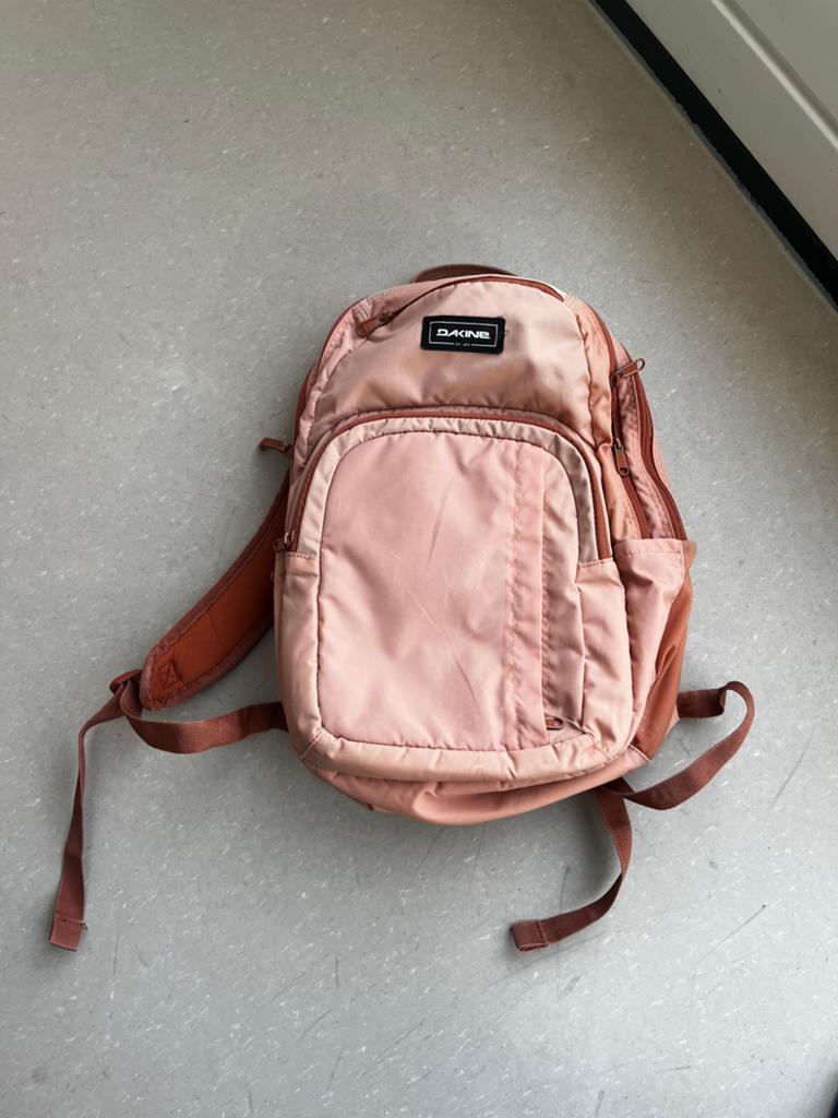 Dakine Rugtas, Ophalen of Verzenden, Zo goed als nieuw, Overige merken, 30 tot 45 cm