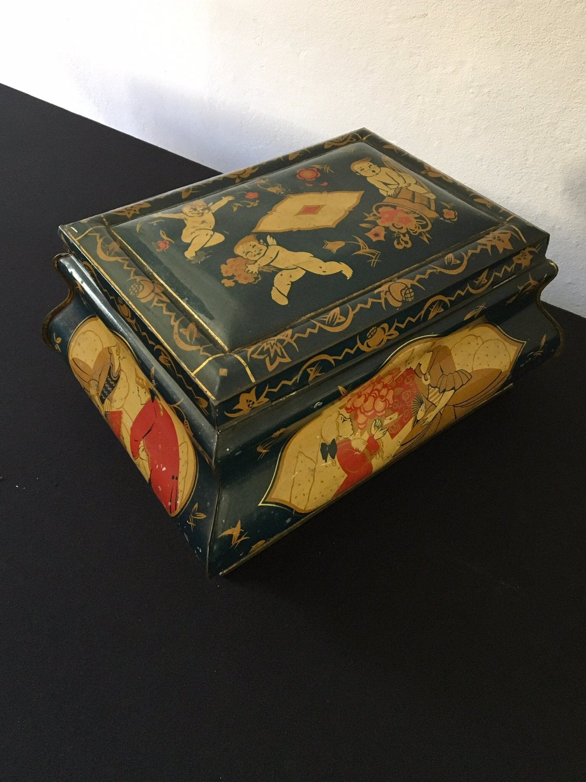 Grote antieke blikken Doos - Voorraadblik met Cupido's, Verzamelen, Blikken, Ophalen of Verzenden, Zo goed als nieuw, Koek(jes)