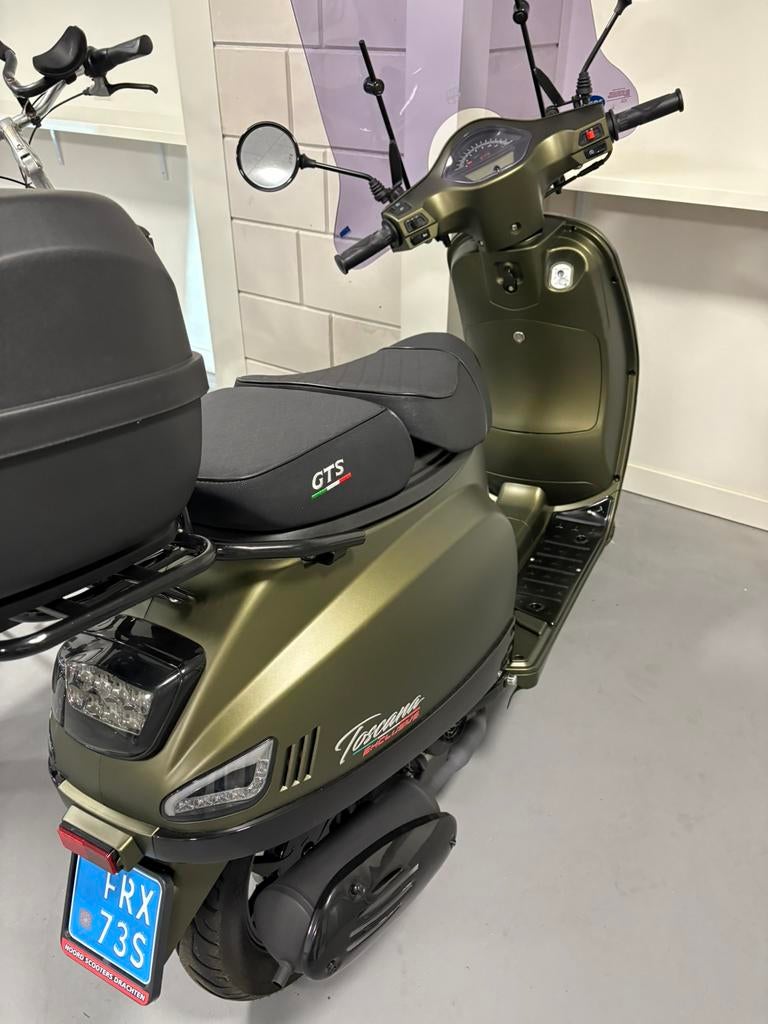 Te koop GTS exclusief snorscooter mat groen als nieuw., Fietsen en Brommers, Snorfietsen en Snorscooters, Overige merken, Ophalen of Verzenden