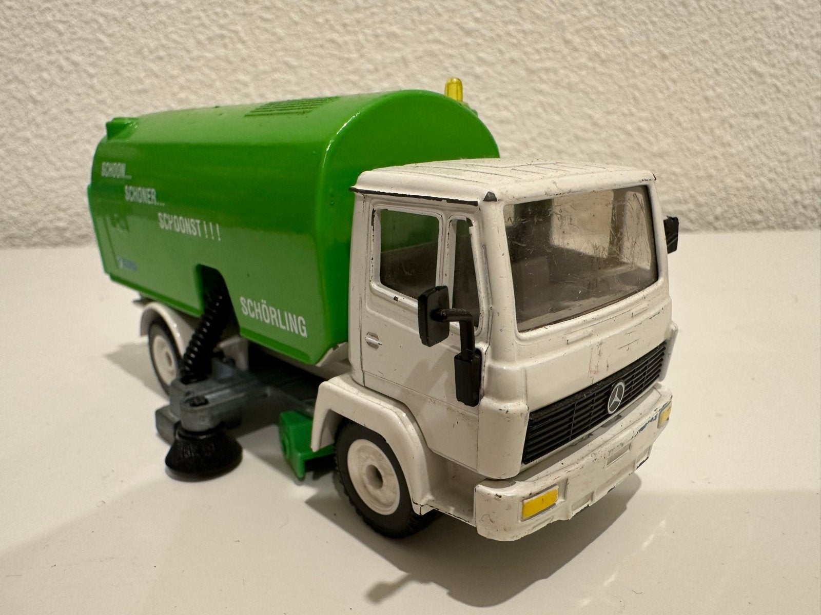 Siku 2824NL Veegwagen Mercedes LN2 Schaal 1:55, Ophalen of Verzenden, Gebruikt