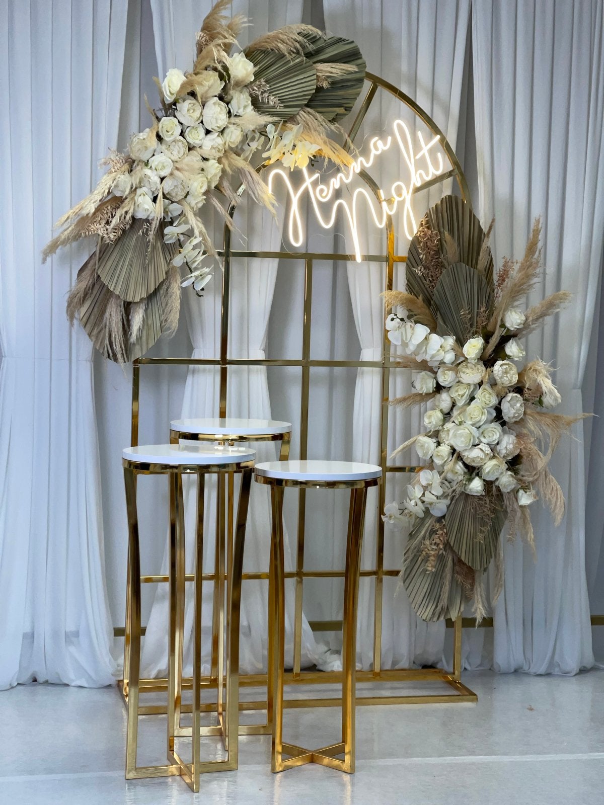 Gouden Backdrop met 3 Tafeltjes - Perfect voor Evenementen, Ophalen, Nieuw, Overige