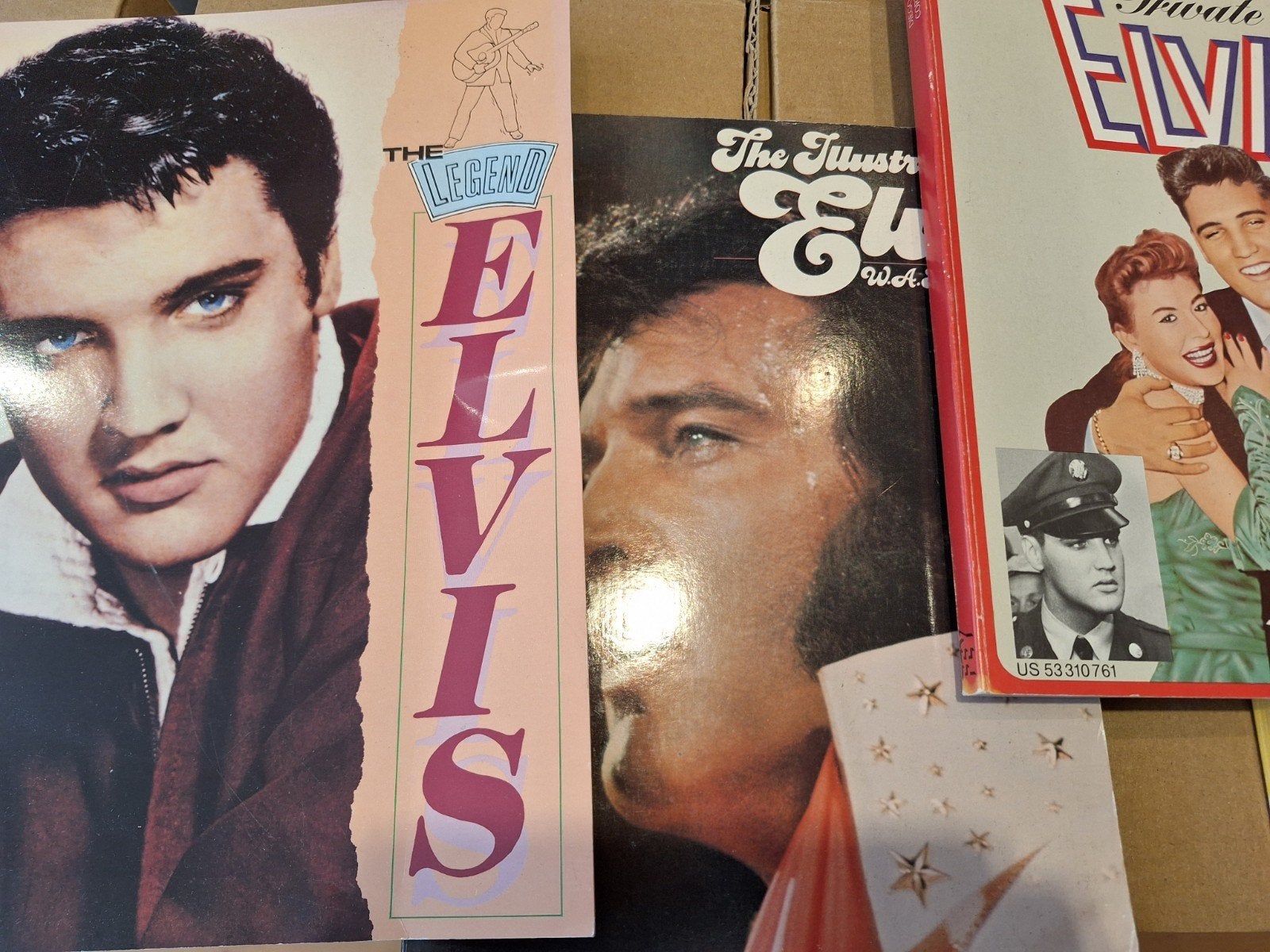9 Elvis boeken en magazines - Collectors items, Verzenden, Gelezen, Diverse auteurs, Amerika