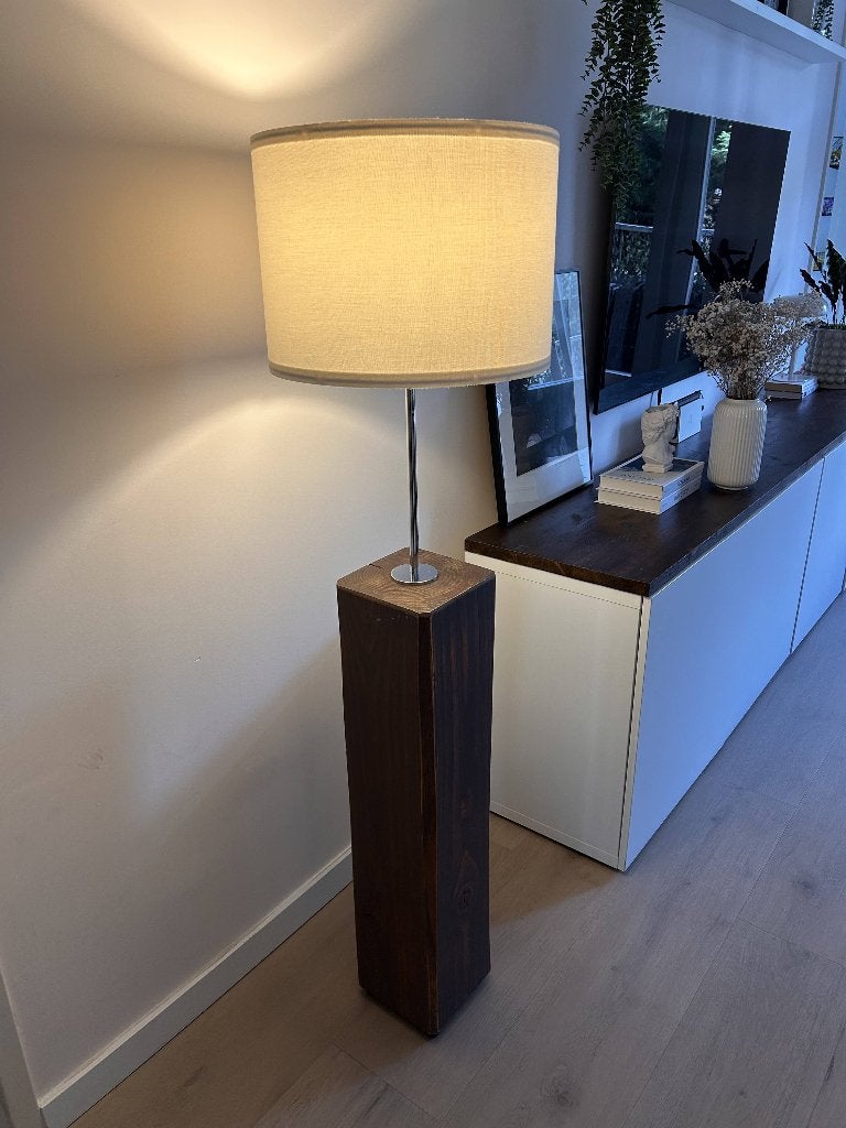 Design vloerlamp met houten voet en witte lampenkap, Ophalen, Gebruikt, Hout, 150 tot 200 cm