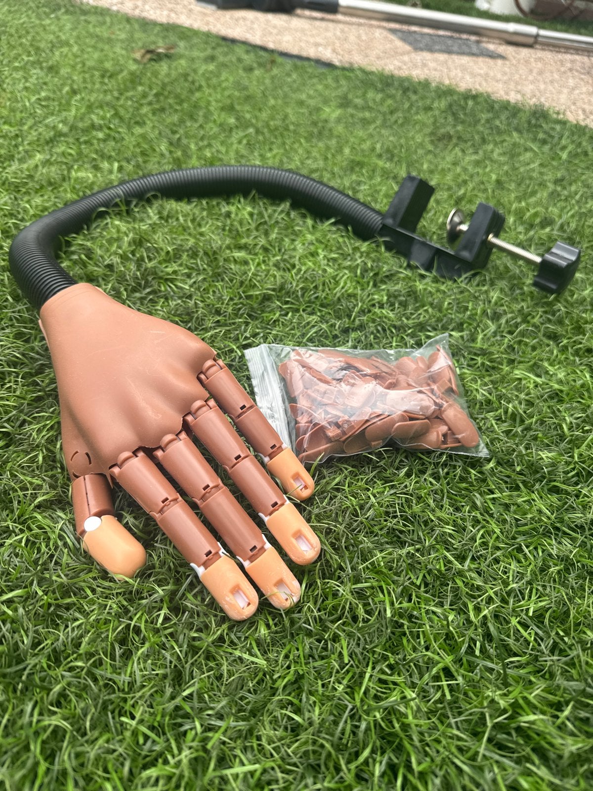 Oefenhand voor nagelstylisten met klem en tips, Ophalen of Verzenden, Zo goed als nieuw