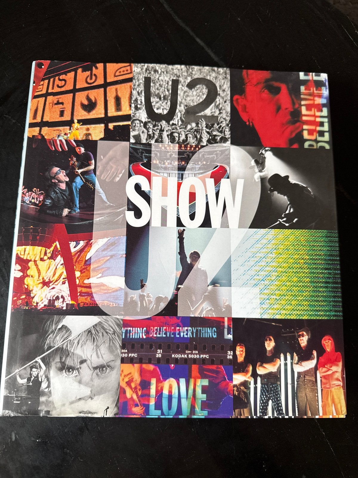 U2 Show Boek - Live Concert Fotografie en Verhalen, Boeken, Ophalen of Verzenden, Zo goed als nieuw, Artiest