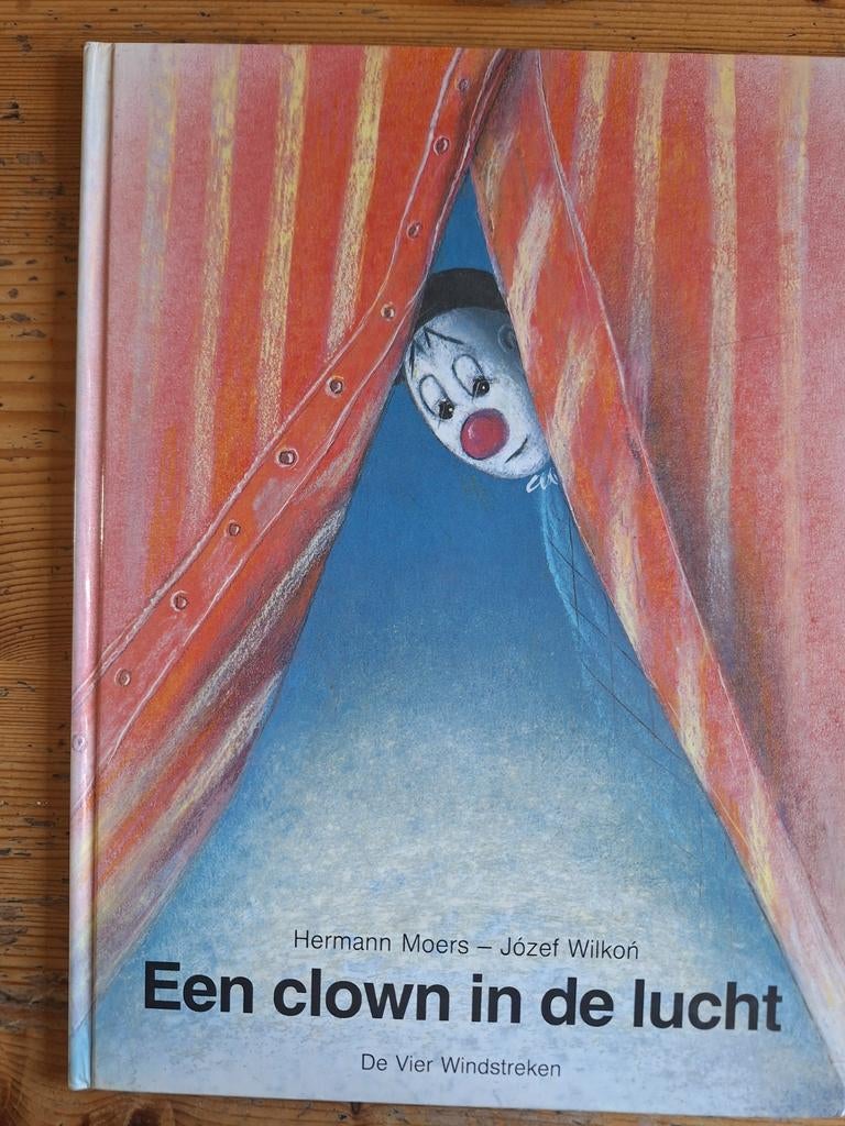 Een clown in de lucht - Hermann Moers - Józef Wilkoń, Boeken, Ophalen of Verzenden, Zo goed als nieuw, Hermann Moers - Józef Wilkoń