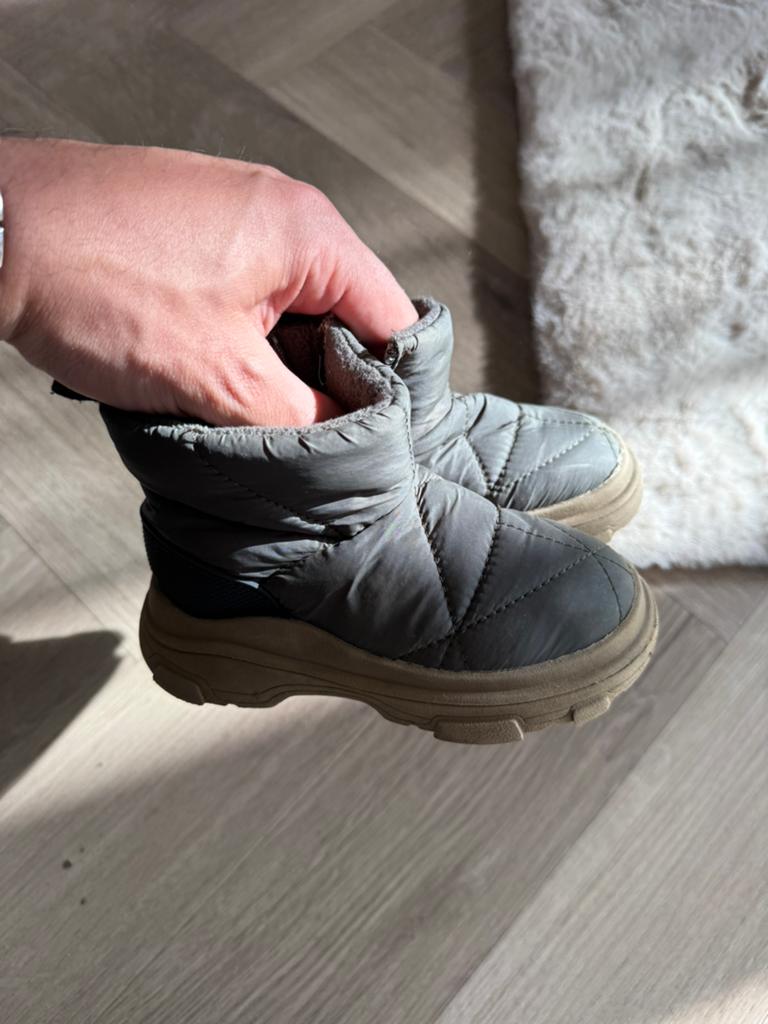 Zara laarsjes / snowboots 24, Kinderen en Baby's, Kinderkleding | Schoenen en Sokken, Ophalen of Verzenden, Jongen of Meisje, Laarzen