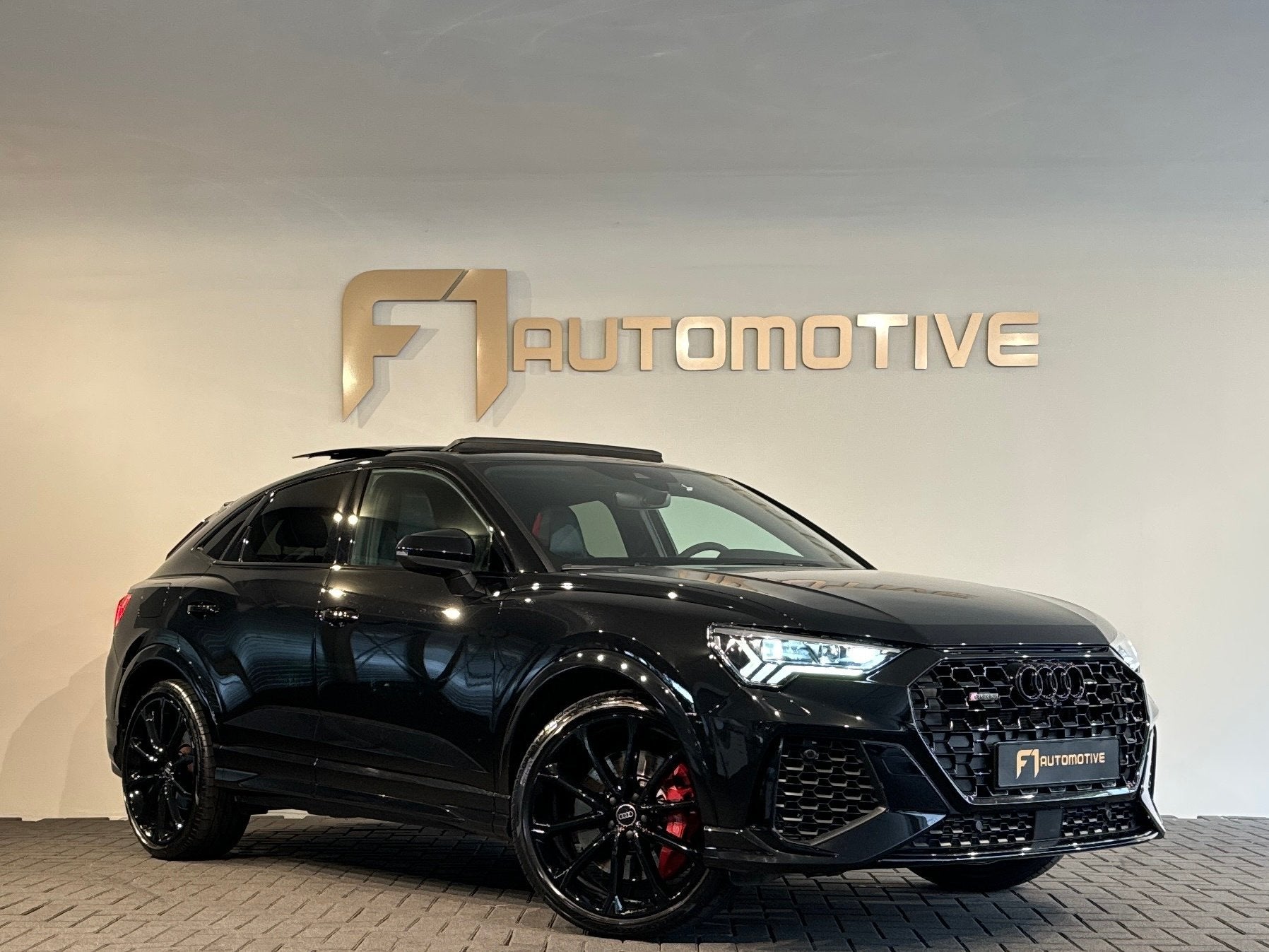 Audi RSQ3 Sportback 2.5 TFSI RS Pano|B&O|Trekhaak|360|Memory, Auto's, Automaat, Gebruikt, Euro 6, 1675 kg