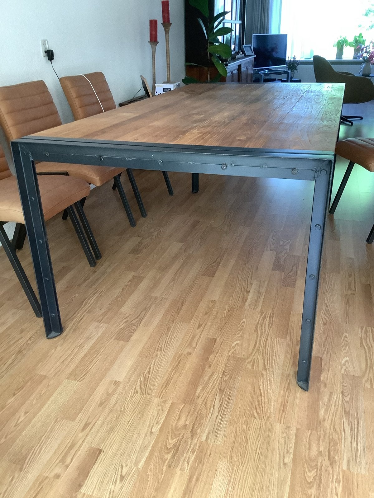Robuuste eettafel met metalen onderstel, Huis en Inrichting, Ophalen, 50 tot 100 cm, Zo goed als nieuw, 150 tot 200 cm